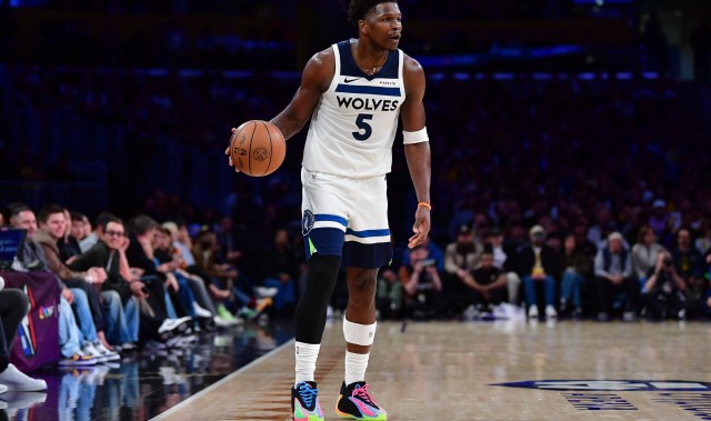 天博体育-Scotto：爱德华兹已获准恢复场上篮球训练活动 明日继续缺战活塞